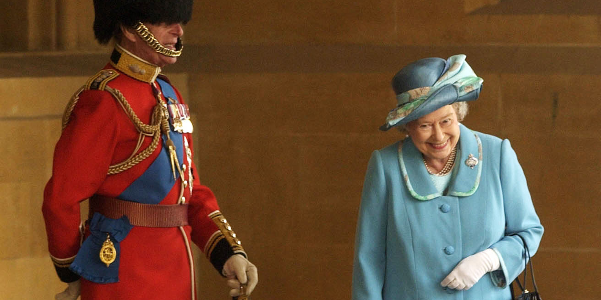 Photo Queen Elizabeth Laughing To Prince Philips Prank Viral