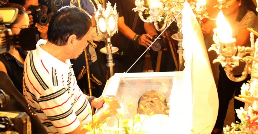 Rodrigo Duterte visited Ka Parago funeral to pay his last respects